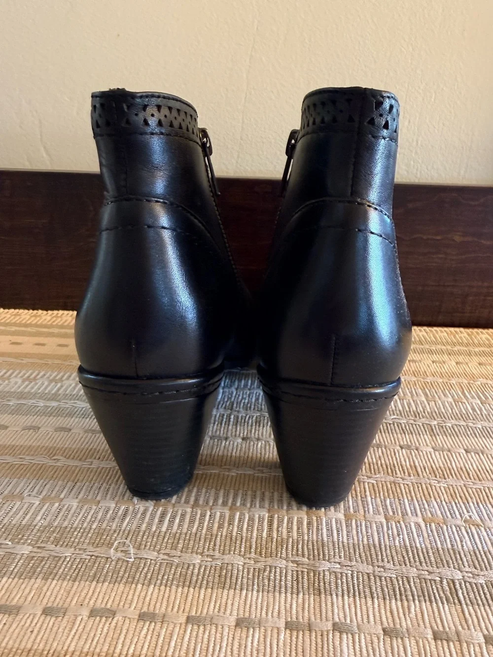 🔥NIB‼️Rockport Black Leather Ankle Boot with Side Zipper - Size 7.5